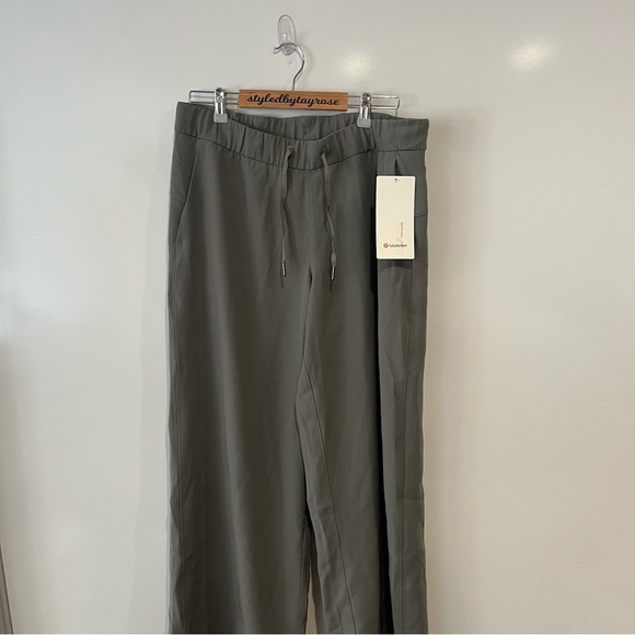 NWT Lululemon On The Fly Pant *Wide Leg Woven 31.5"
Grey Sage - Picture 7 of 12